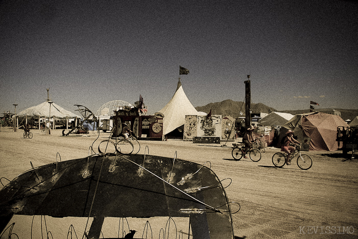 BURNING MAN 2007 - TUESDAY (AND BEGINNING OF THE REBUILD)