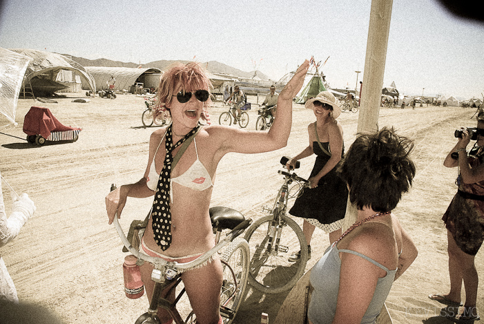 BURNING MAN 2007 - TUESDAY (AND BEGINNING OF THE REBUILD)