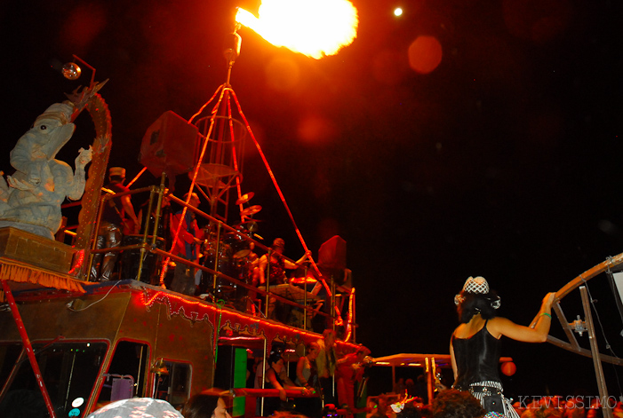 BURNING MAN 2007 - TUESDAY (AND BEGINNING OF THE REBUILD)